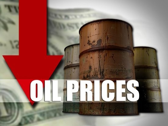 Giá dầu thô giảm 2% do thị trường lo ngại nguồn cung dồi dào từ OPEC